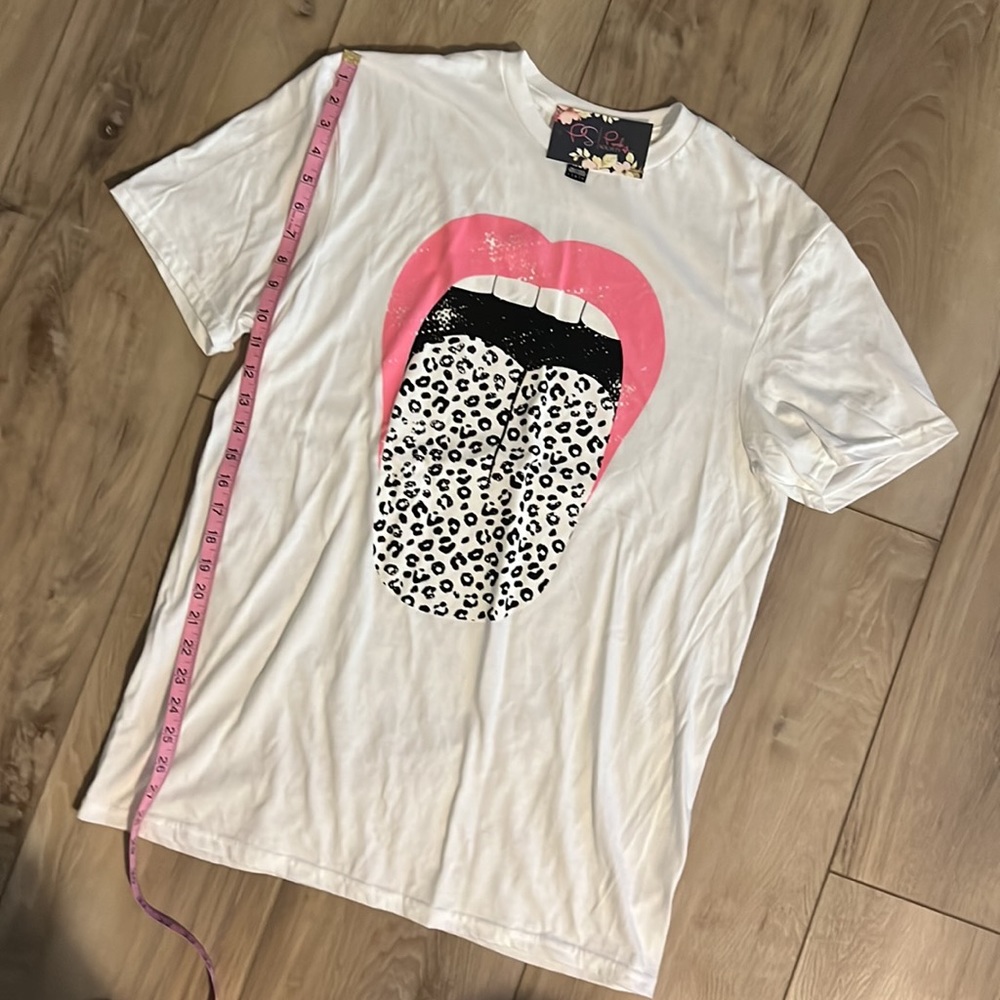 👄Leopard Lips Graphic Tshirt - Picture 3 of 3
